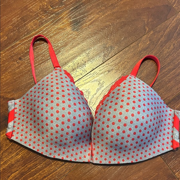 Victoria’s Secret Wireless Padded Gray and Red Bra 36C - Picture 1 of 6